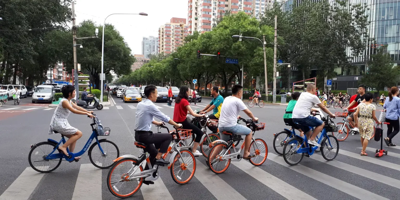 Críticas à Política de Filho Único na China Após Falecimento de Peng Peiyun