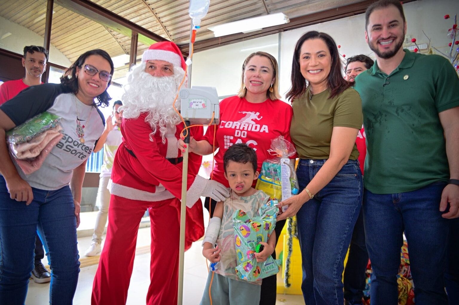 Governo e Ifac Unem Forças para Alegrar Crianças em Tratamento de Saúde