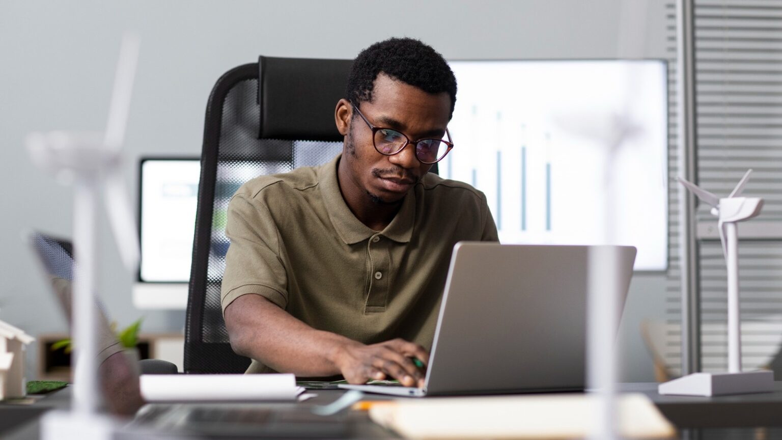Setor de Energia Investe em Educação para Enfrentar Desafios Modernos