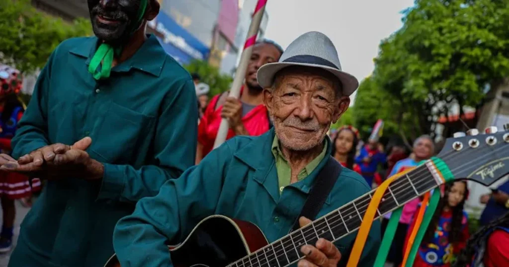Cortejo Cultural do Crato: Natal Popular do Cariri Celebra a Cultura Tradicional com 720 Brincantes
