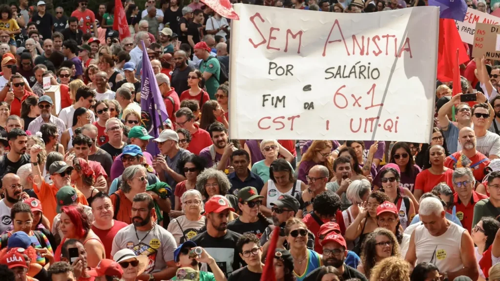 Manifestações Comemorativas do Ataque de 8 de Janeiro Ganham Força em Fortaleza e Outras Cidades