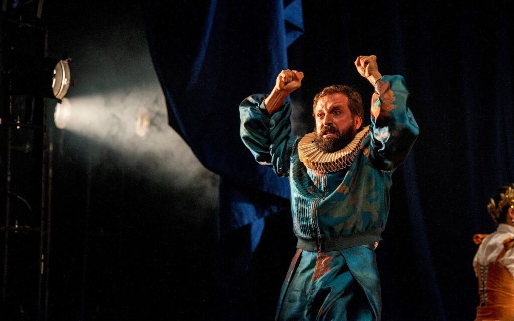 O Céu da Língua: Gregório Duvivier e a Poesia em Cena O Céu da Língua: Gregório Duvivier e a Poesia em Cena