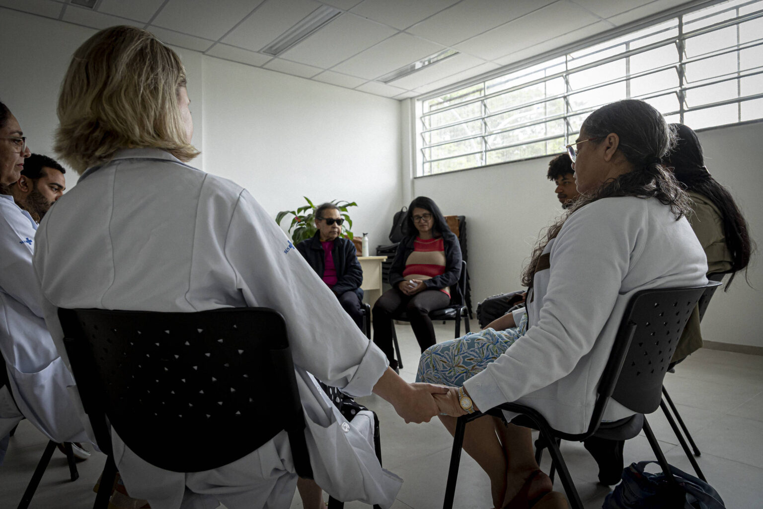 São Paulo: Terapia em Grupo Oferece Apoio a Pessoas em Luto