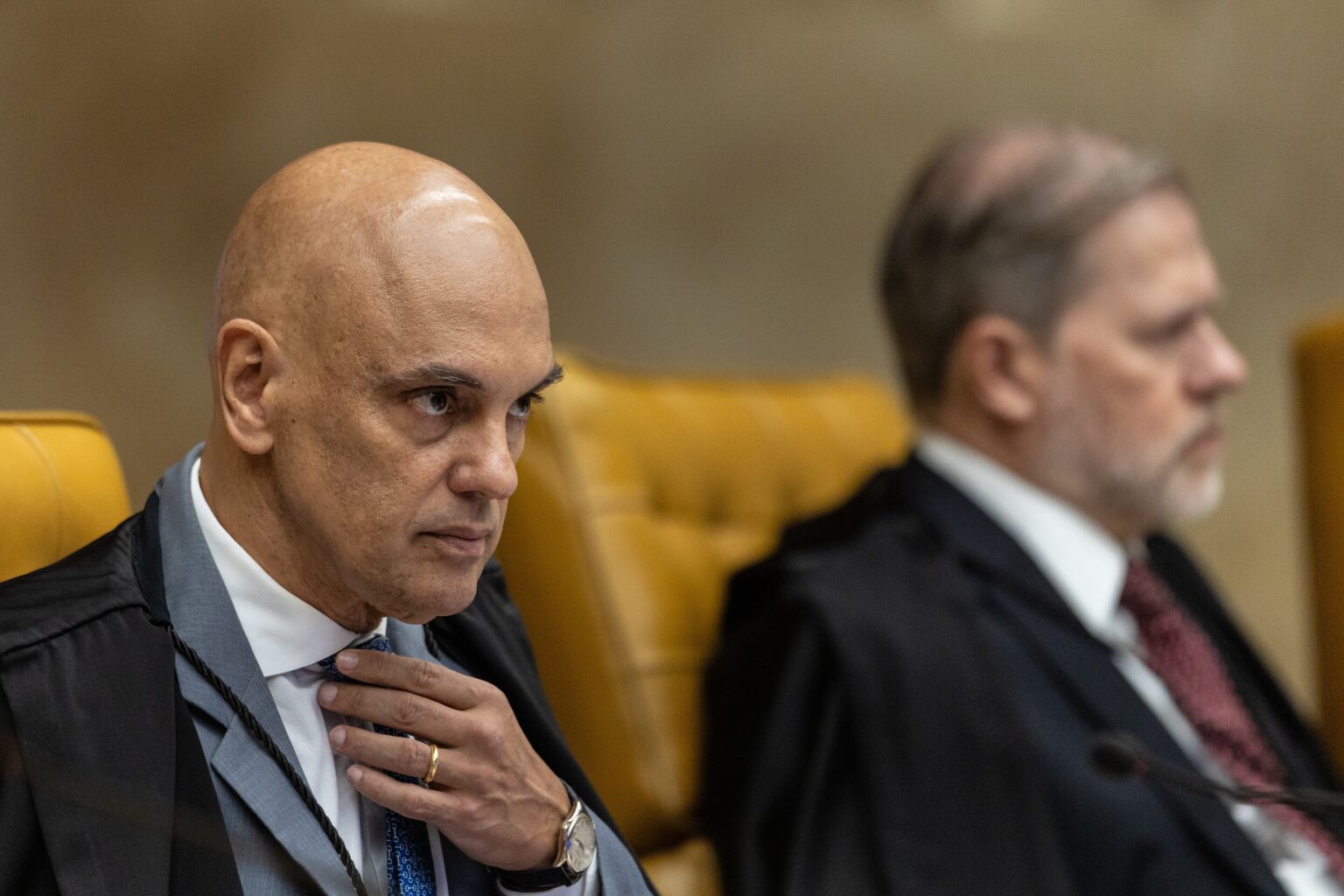 As Dores da Política: Reflexões sobre a Ópera e o Cenário Brasileiro As Dores da Política: Reflexões sobre a Ópera e o Cenário Brasileiro