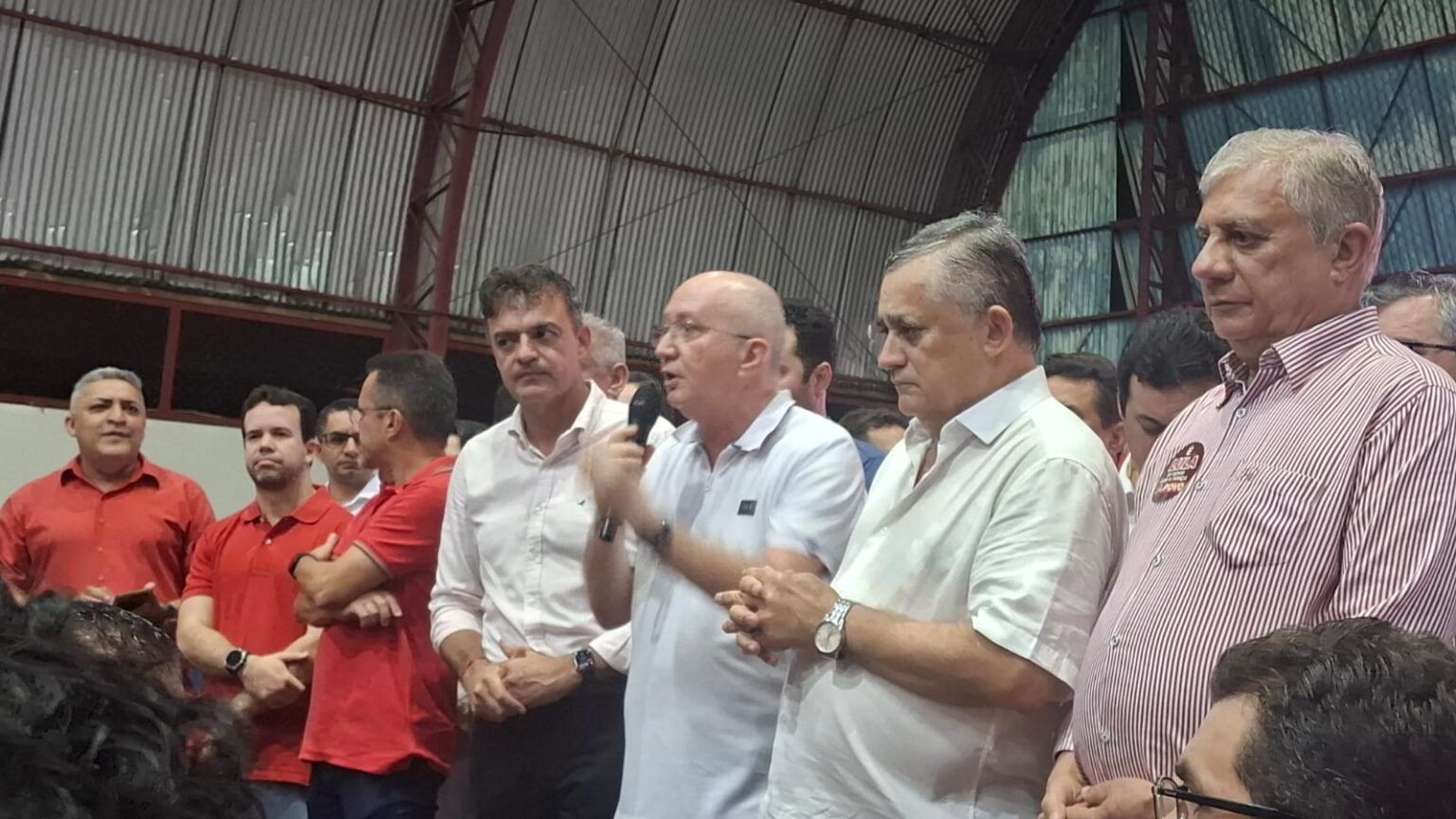 Cenário Eleitoral no Ceará: Conin Minimiza Definições e Foca em Especulações