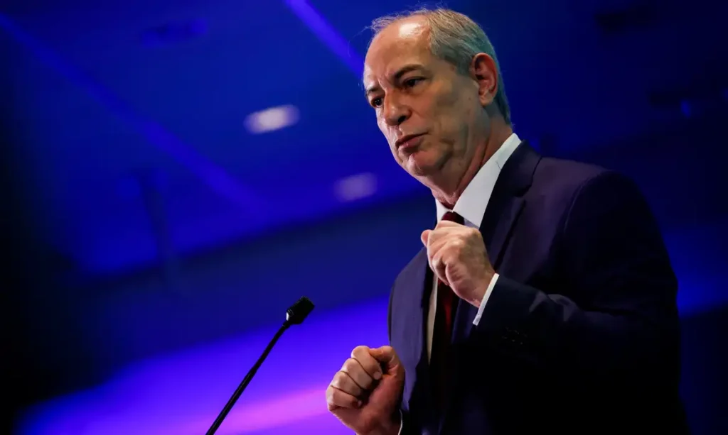 Ciro Gomes Desiste de Disputar Governo do Ceará, Mas Adota Tom Opositor