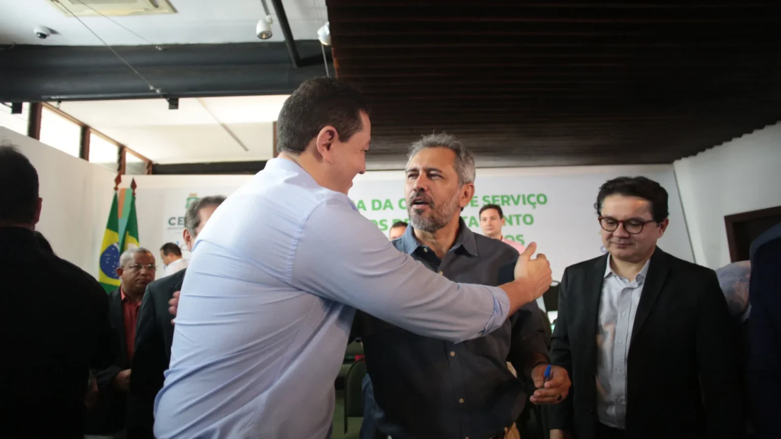 Eduardo Bismarck Busca Apoio de Glêdson, Mas Prefeito Tem Liberdade de Oposição