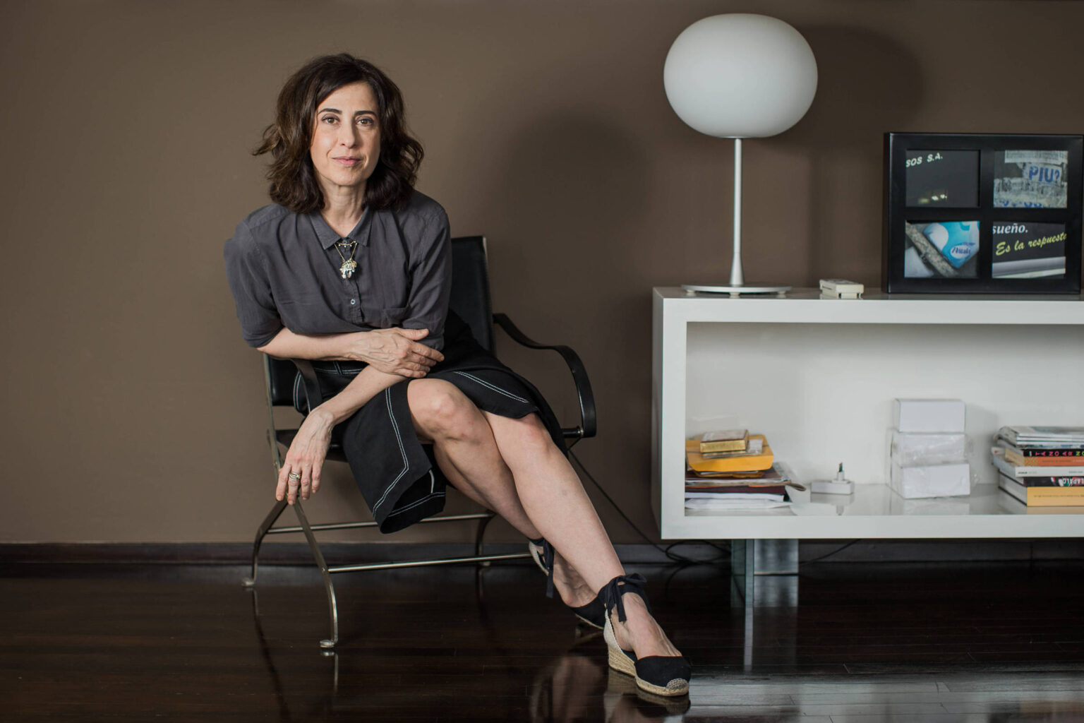 Fernanda Torres: Política Brasileira é um 'Telecatch' com Drama e Barulho