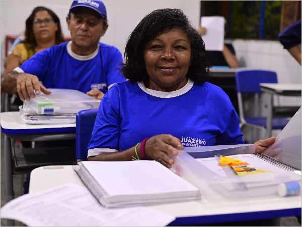 Material Escolar Entregue a Estudantes da EJA em Juazeiro do Norte | Incentivo à Educação Material Escolar Entregue a Estudantes da EJA em Juazeiro do Norte | Incentivo à Educação