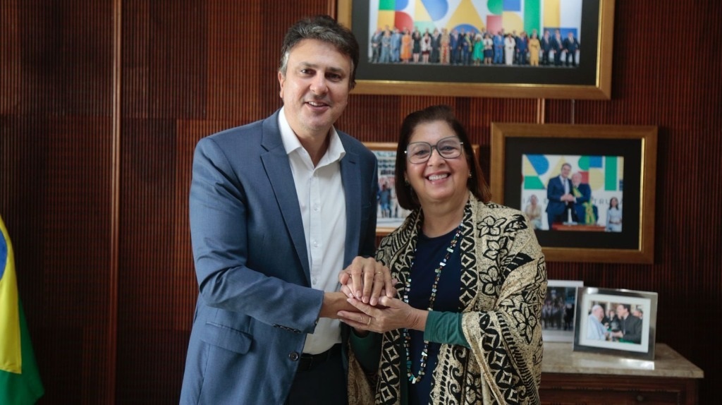 Ministro da Educação Entrega Benefícios a Professores em Mato Grosso Ministro da Educação Entrega Benefícios a Professores em Mato Grosso