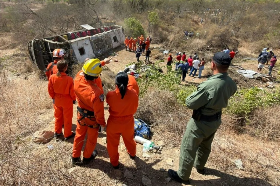 Tragédia em Alagoas: Acidente de ônibus com romeiros resulta em 16 mortes Tragédia em Alagoas: Acidente de ônibus com romeiros resulta em 16 mortes