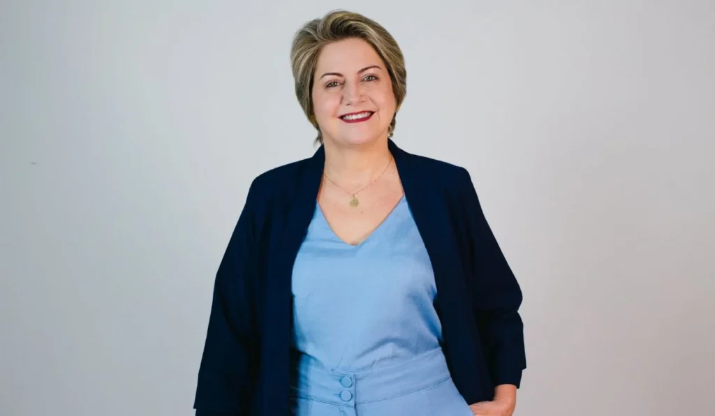 Adriana Pionttkonvsky Barcellos: A Primeira Mulher Reitora do Ifes e Sua Mensagem de Inspiração Adriana Pionttkonvsky Barcellos: A Primeira Mulher Reitora do Ifes e Sua Mensagem de Inspiração