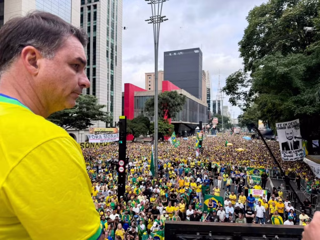 Ato 'Acorda, Brasil' reúne figuras da oposição em protesto contra Lula e STF