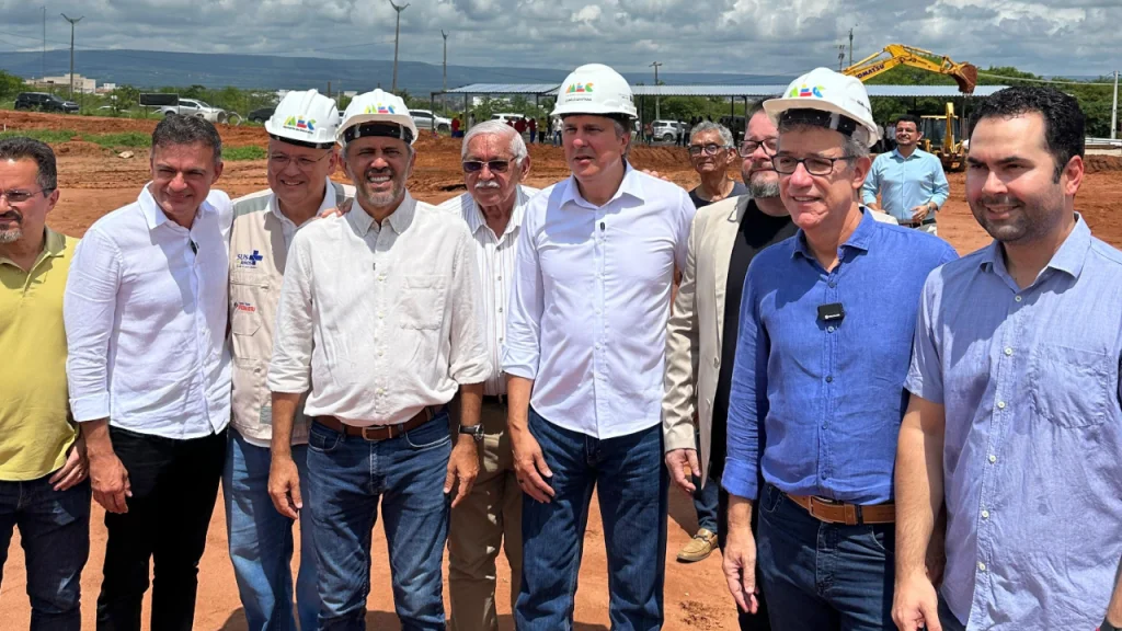 Camilo Santana e Elmano de Freitas Vistoriam Hospital Universitário no Cariri Camilo Santana e Elmano de Freitas Vistoriam Hospital Universitário no Cariri