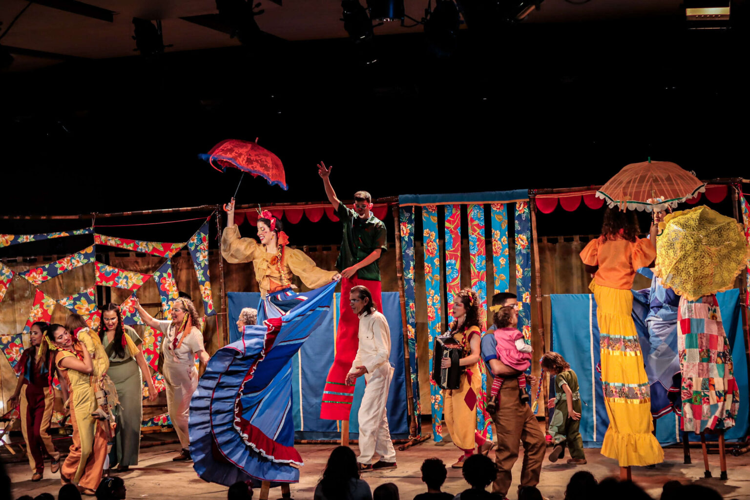 Carroça de Mamulengos: Um Espetáculo Histórico no Theatro José de Alencar Carroça de Mamulengos: Um Espetáculo Histórico no Theatro José de Alencar