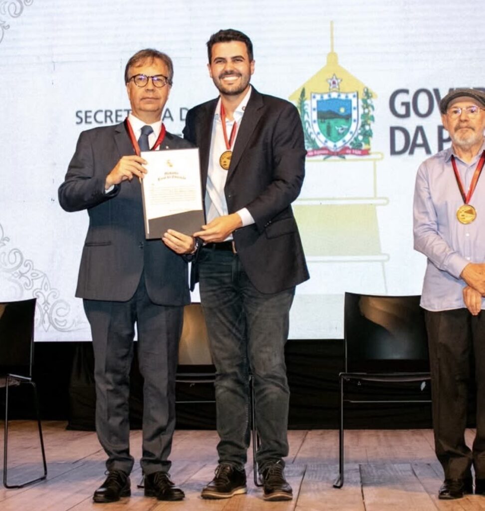 Conselheiros do TCE-PB Recebem Medalha Farol da Educação em Homenagem Especial Conselheiros do TCE-PB Recebem Medalha Farol da Educação em Homenagem Especial