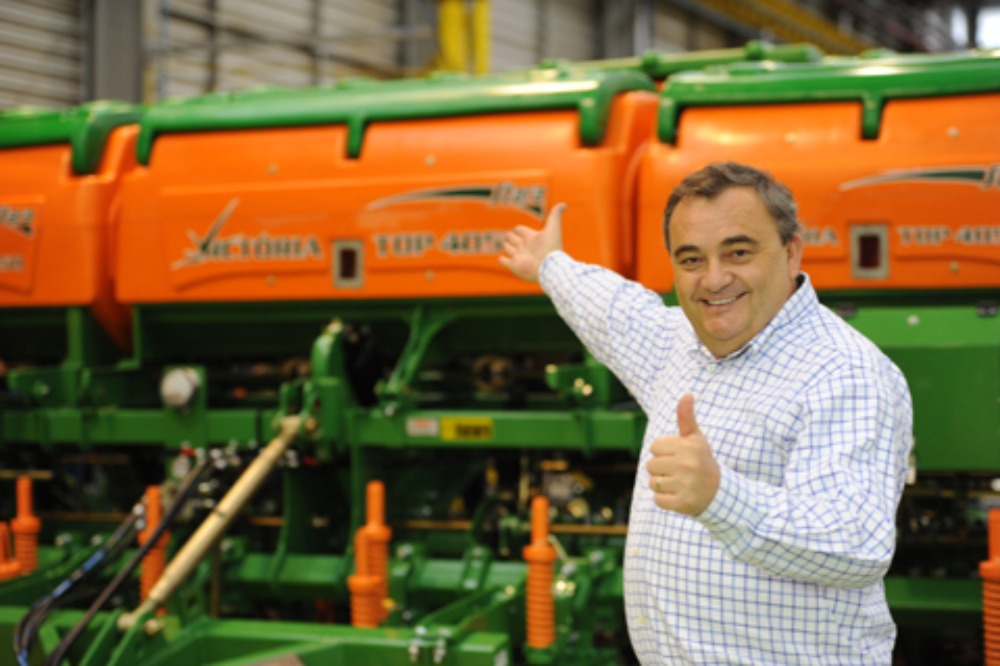 De Garçom a Empresário: A Transformação de uma Fábrica de Máquinas Agrícolas De Garçom a Empresário: A Transformação de uma Fábrica de Máquinas Agrícolas