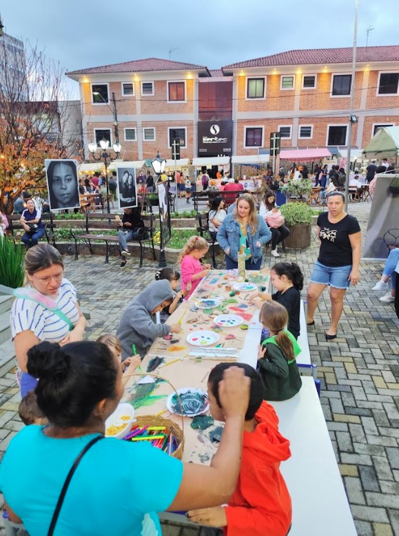 Feiras de Extrema: Um Mergulho na Tradição e Gastronomia Mineira Feiras de Extrema: Um Mergulho na Tradição e Gastronomia Mineira