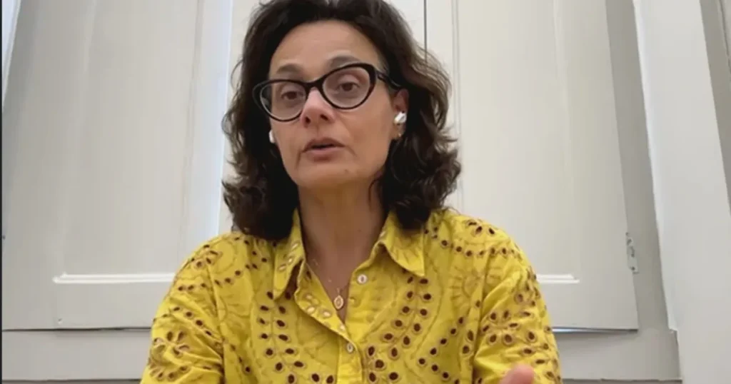 Redes Sociais e a Distância da Realidade Política: Uma Análise Profunda Redes Sociais e a Distância da Realidade Política: Uma Análise Profunda