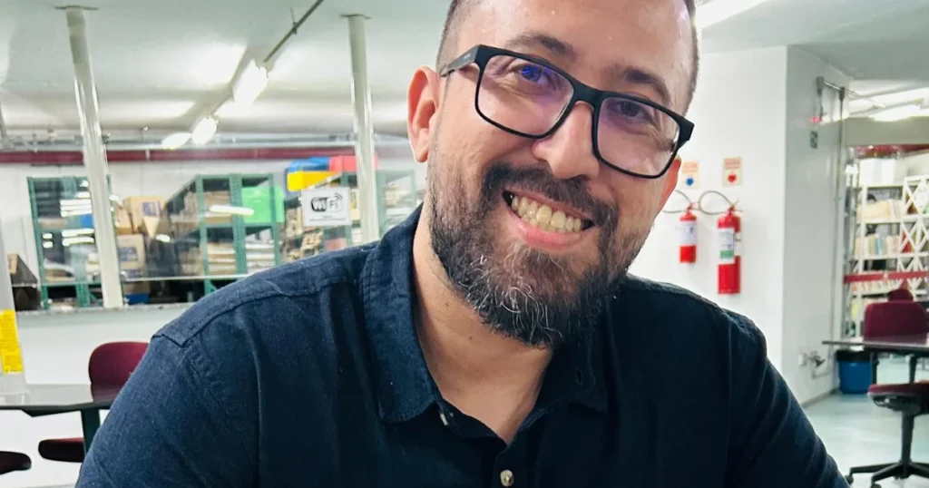 Romance ‘Os Interiores’ Constrói uma Distopia Política e Social no Nordeste Romance 'Os Interiores' Constrói uma Distopia Política e Social no Nordeste