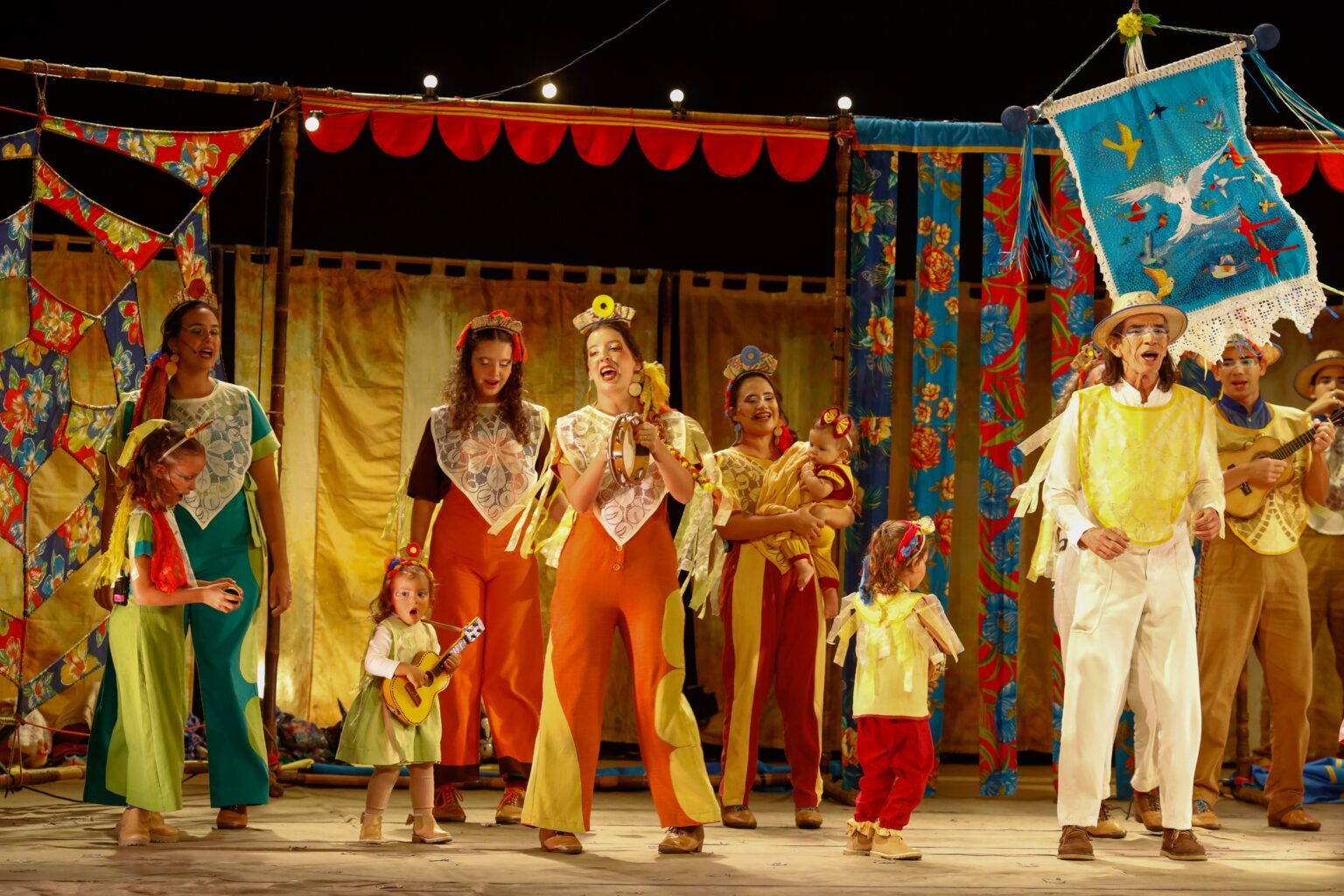 Carroça de Mamulengos: Quase 50 Anos Levando Cultura Popular ao Festival de Curitiba Carroça de Mamulengos: Quase 50 Anos Levando Cultura Popular ao Festival de Curitiba