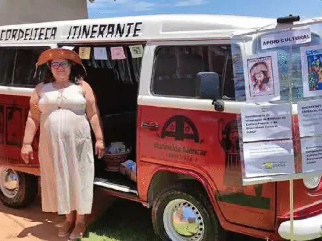 Cordelista Aurineide Alencar homenageia Padre Cícero em festival nacional de poesia