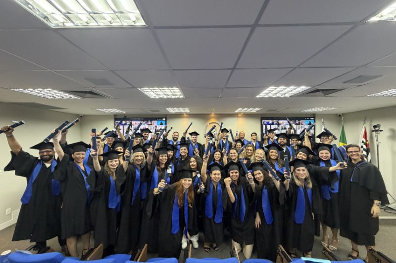 Educação Sem Fronteiras: Ensinar e Aprender Além das Distâncias Educação Sem Fronteiras: Ensinar e Aprender Além das Distâncias