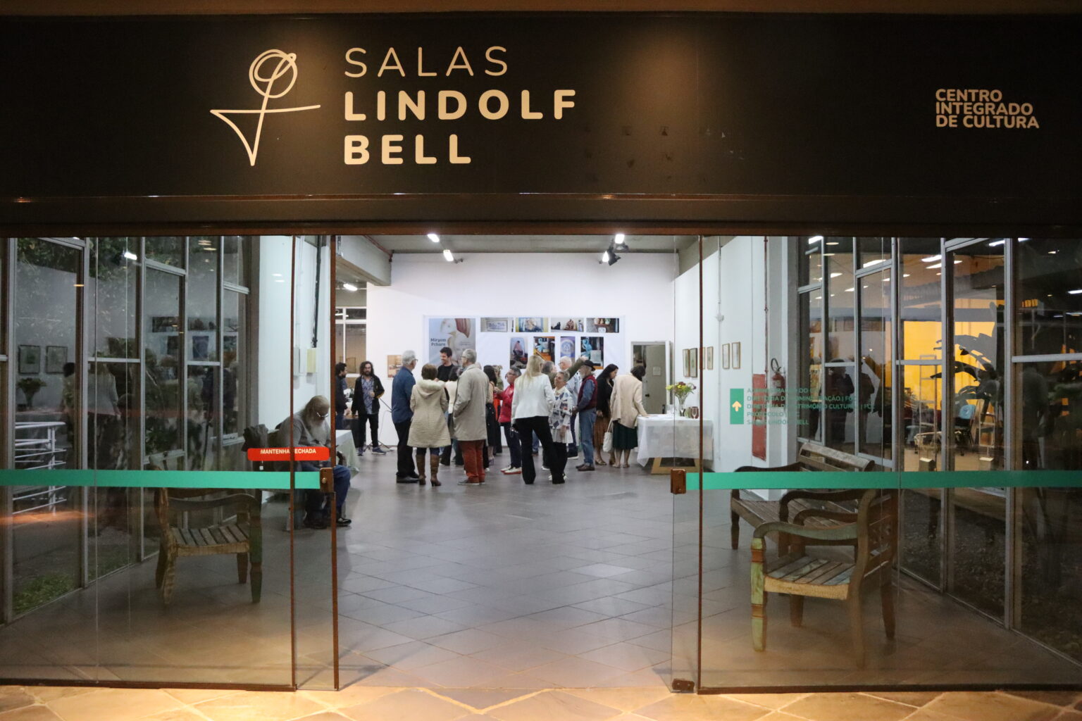 Exposição "Raízes e Reflexos: A Arte de Santa Catarina" Reabre Espaços na FCC