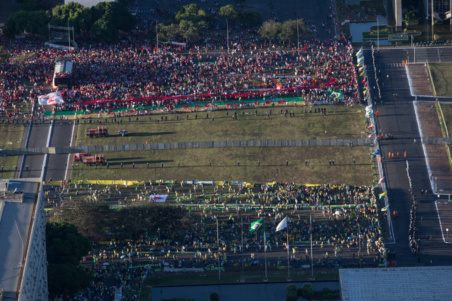 Impeachment de Dilma: Herança de Polarização Política e Fortalecimento do Centrão Impeachment de Dilma: Herança de Polarização Política e Fortalecimento do Centrão