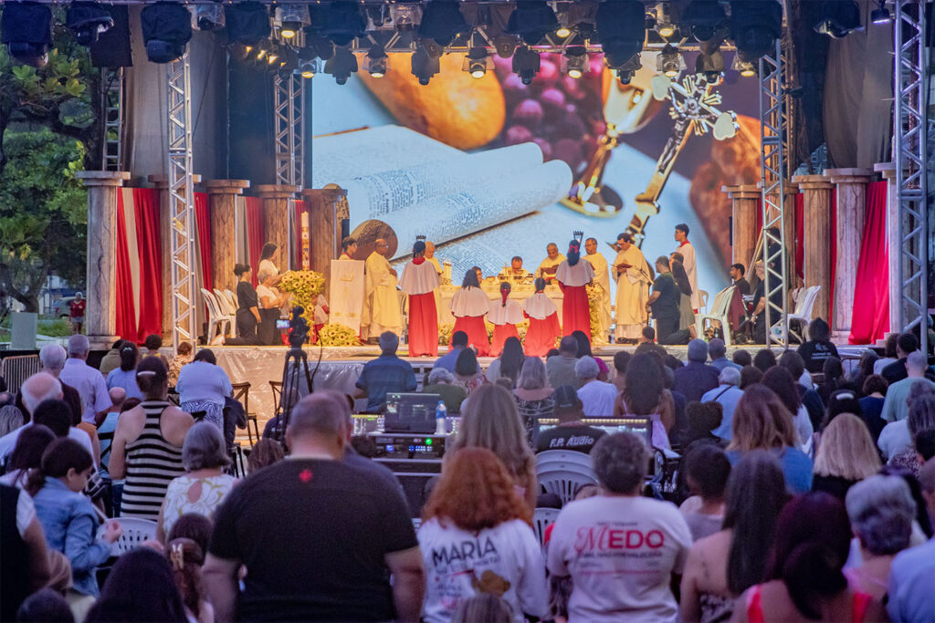 Missa e Última Apresentação: Emoções Marcam Evento na Praia de Imbetiba