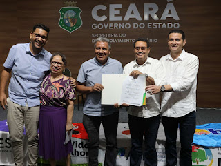 Moisés Braz Assina Contratos de R$ 129,9 Milhões para o Sertão Vivo no Ceará Moisés Braz Assina Contratos de R$ 129,9 Milhões para o Sertão Vivo no Ceará