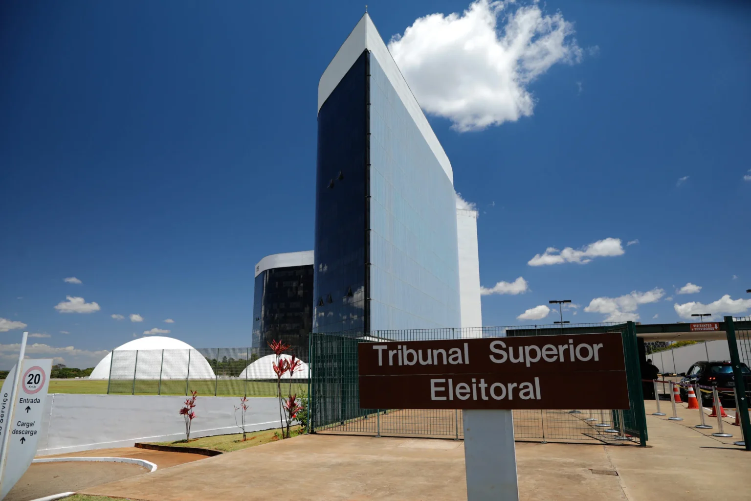 PT Solicita Ação do TSE Contra TikTok por Vídeos de 'Violência Política'