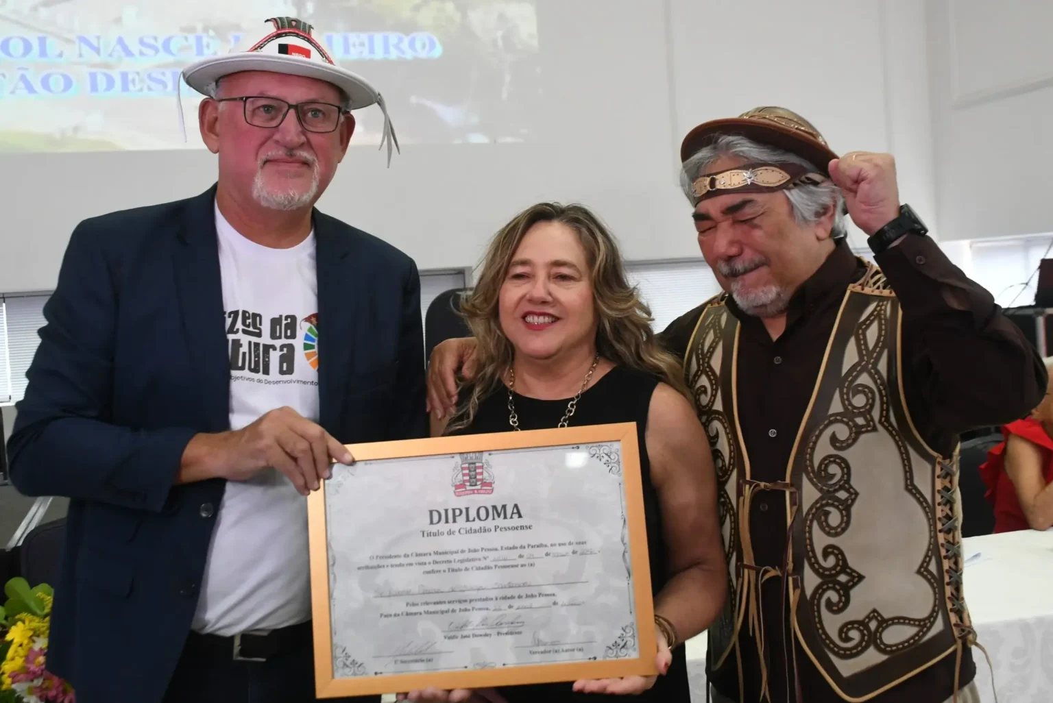 Santanna, o Cantador, é homenageado como Cidadão Pessoense em Cerimônia Cultural