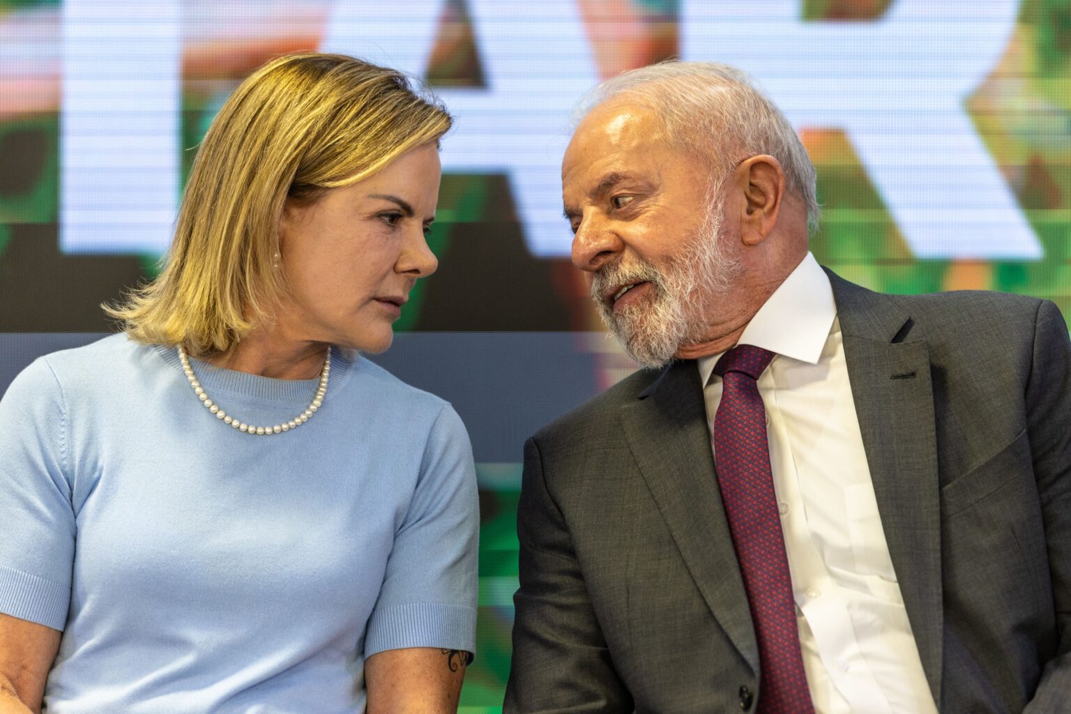 Sucessão de Gleisi Hoffmann na SRI gera incertezas e pressão pela aprovação de Jorge Messias no STF