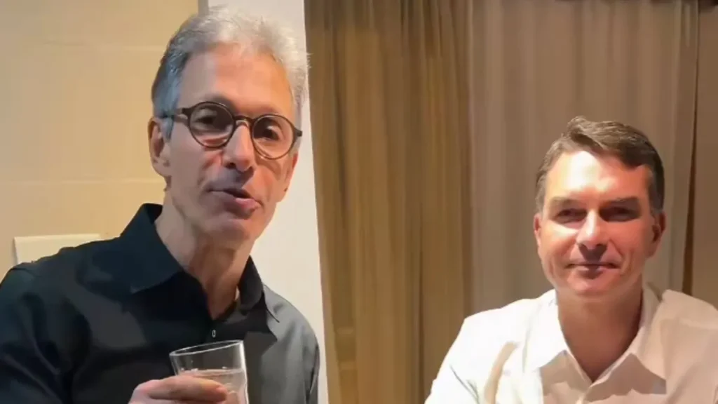 Zema Lança Convite Brincalhão a Flávio Bolsonaro para Vice, em Contexto Eleitoral Zema Lança Convite Brincalhão a Flávio Bolsonaro para Vice, em Contexto Eleitoral