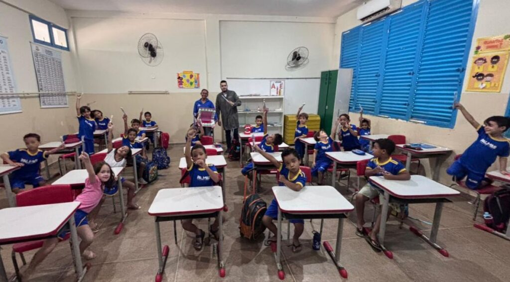 Ação de Saúde Bucal na Escola Municipal Antônio Gonçalves: Estudantes Aprendem Cuidados Essenciais