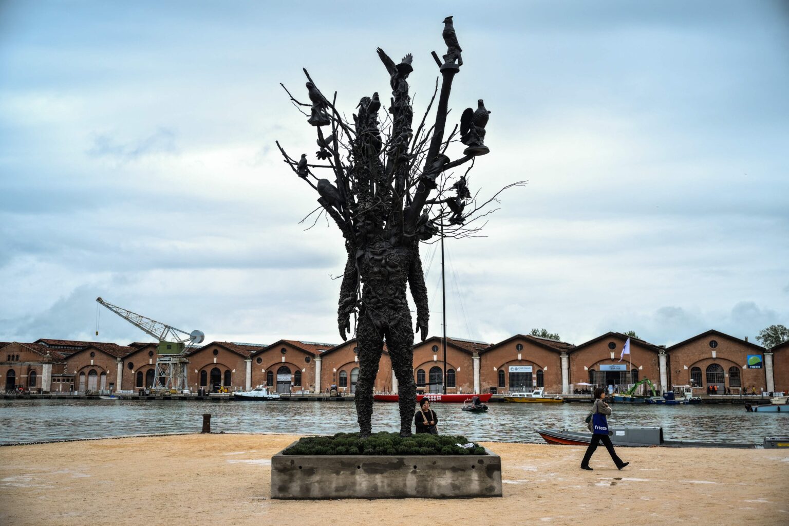 Bienal de Veneza: 61ª Edição Promove Diálogos entre Culturas e Histórias Contemporâneas