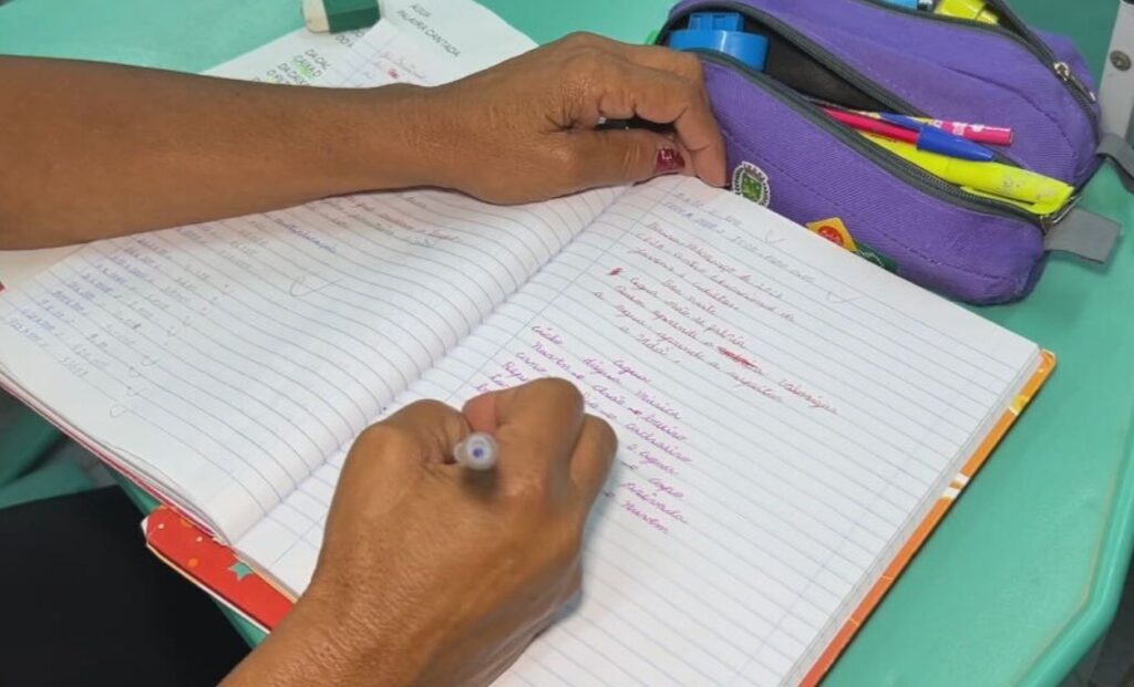 Educação de Jovens e Adultos: Uma Chance de Concluir os Estudos e Combater o Analfabetismo no Interi