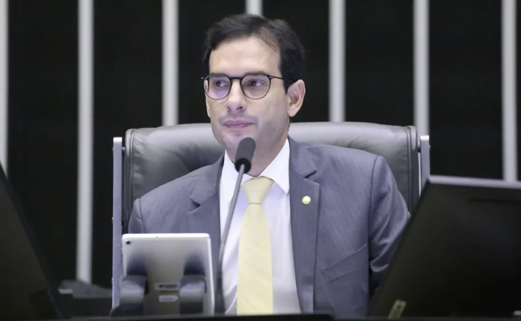 Fim da Escala 6x1: Relator Propõe Compensações para Setores Produtivos