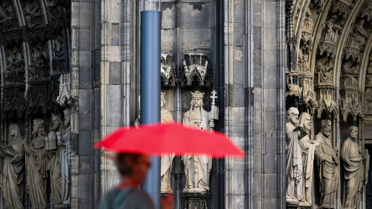 Onda de calor histórica avança para o leste da Europa com recordes de temperatura na Hungria