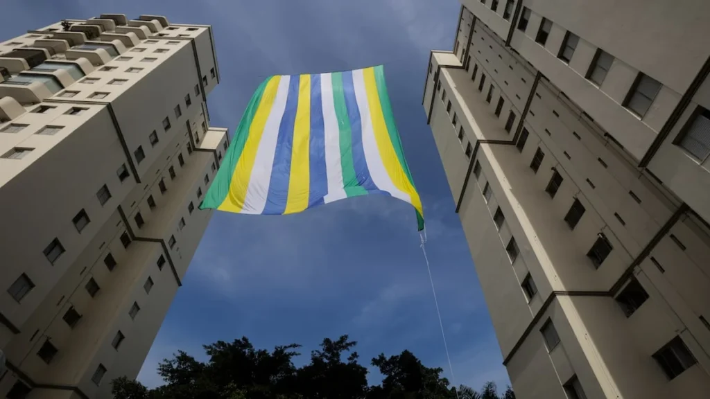 Copa do Mundo: multa por pendurar a bandeira do Brasil na sacada? Veja o que dizem as regras Copa do Mundo: multa por pendurar a bandeira do Brasil na sacada? Veja o que dizem as regras