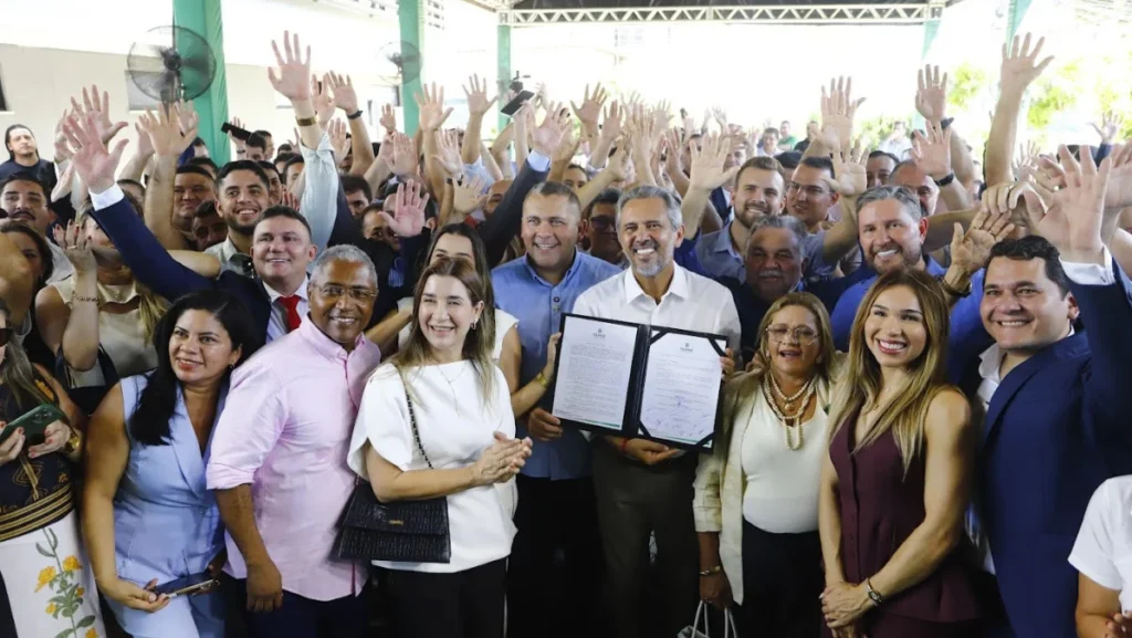 Governo do Ceará oficializa cessão de imóvel para a UVC e fortalece municipalismo Governo do Ceará oficializa cessão de imóvel para a UVC e fortalece municipalismo