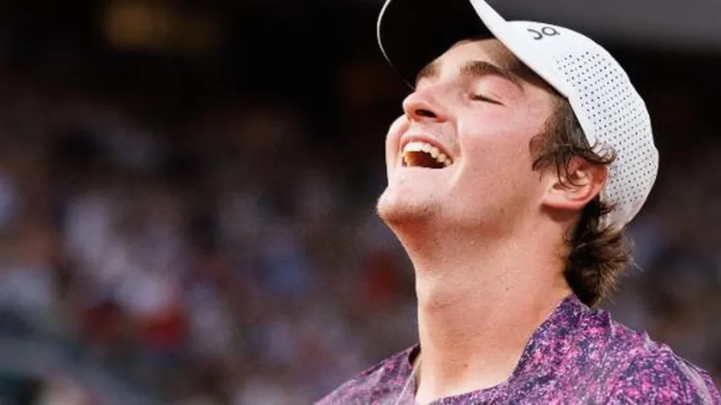 João Fonseca, Rafael Jodar e Jakub Mensik: A Nova Geração que Revoluciona Roland Garros João Fonseca, Rafael Jodar e Jakub Mensik: A Nova Geração que Revoluciona Roland Garros