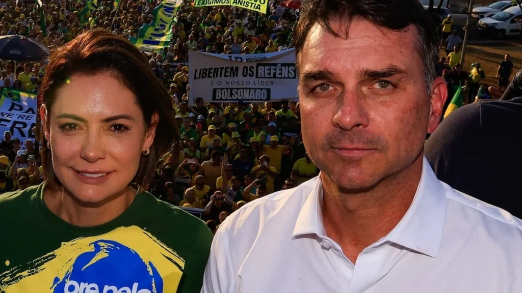 Michelle Bolsonaro reacende crise com Flávio por aliança política no Ceará Michelle Bolsonaro reacende crise com Flávio por aliança política no Ceará