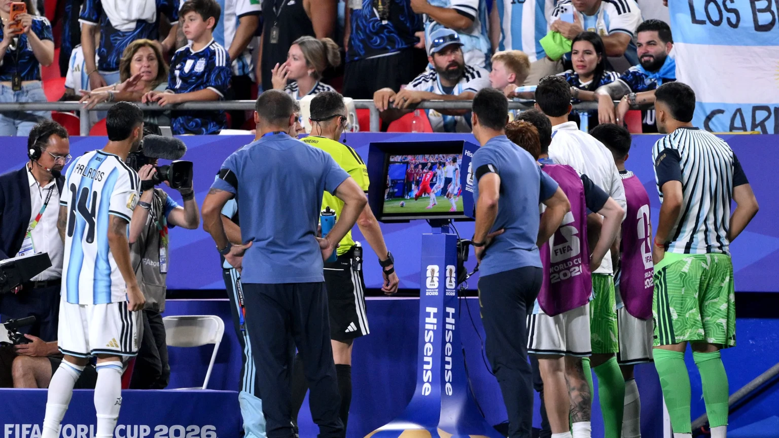 FIFA revoluciona uso do VAR nas semifinais da Copa do Mundo com medida inédita FIFA revoluciona uso do VAR nas semifinais da Copa do Mundo com medida inédita