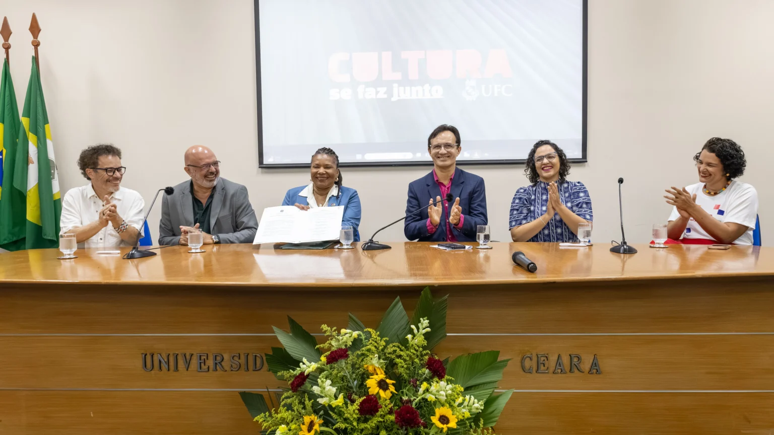 UFC entrega sua Política de Cultura ao Ministério da Cultura em momento histórico UFC entrega sua Política de Cultura ao Ministério da Cultura em momento histórico